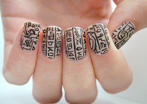 Иероглифы на ногтях-фото