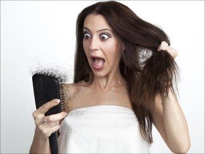 5 основных причин выпадения волос у девушек
